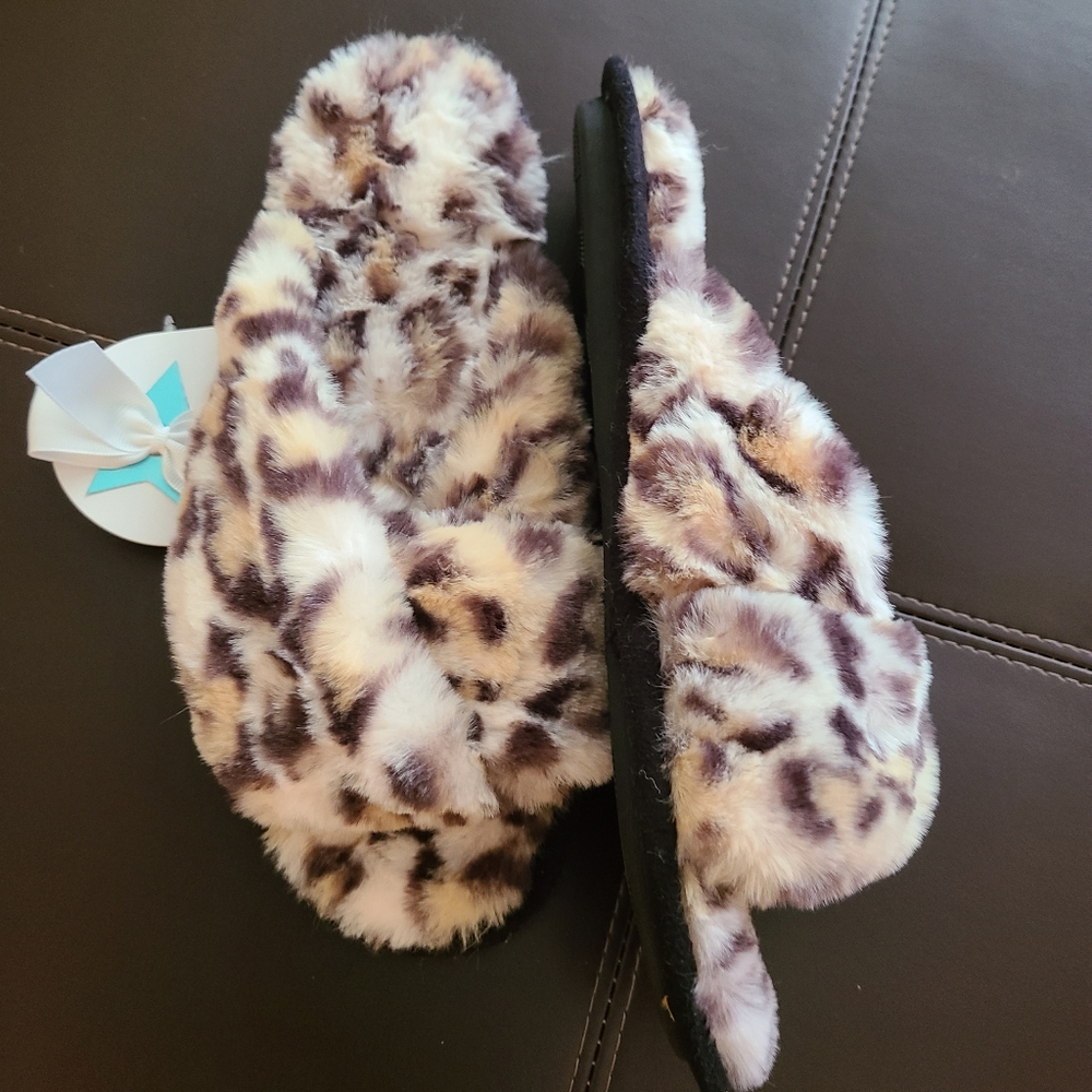 Slippers - Picture 2 of 3